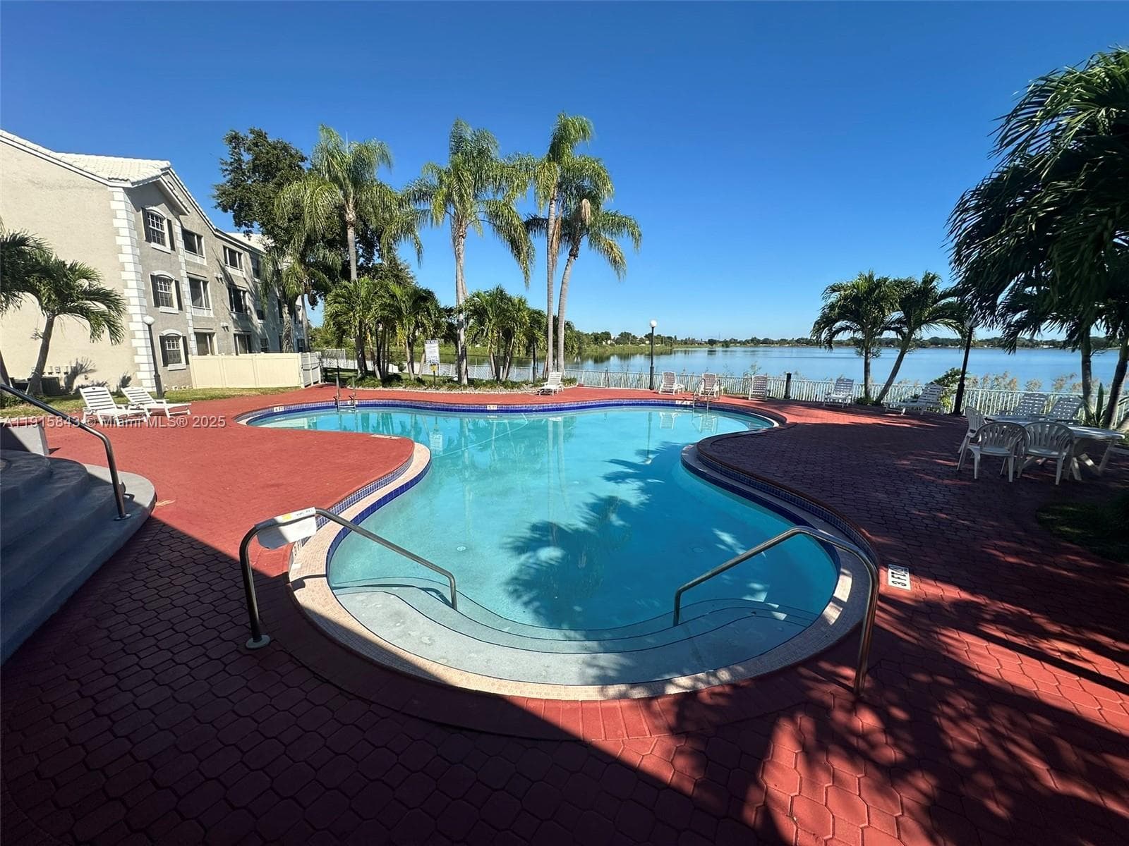 LAKEVIEW CLUB CONDO · #103 in Oakland Park - Photo 18