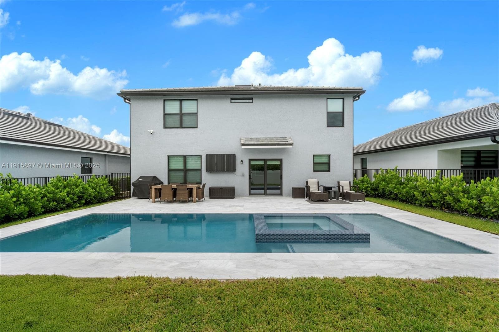 3142 Poinciana St photo 18