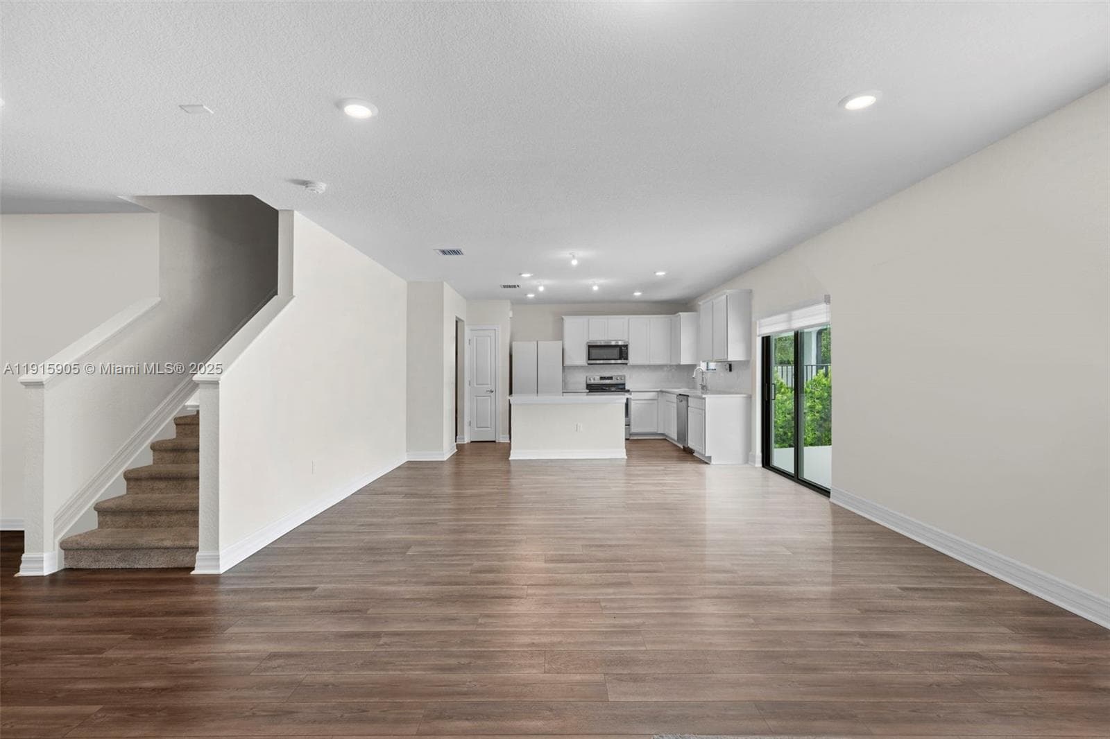 3142 Poinciana St photo 26