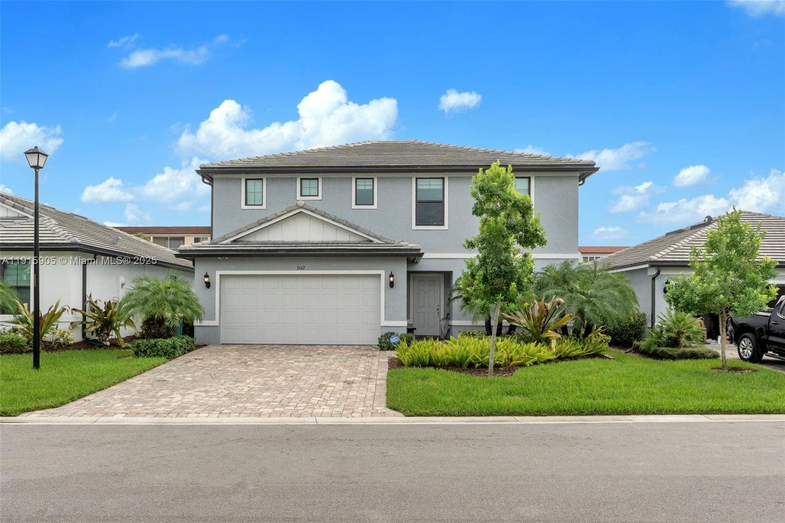3142 Poinciana St photo 1