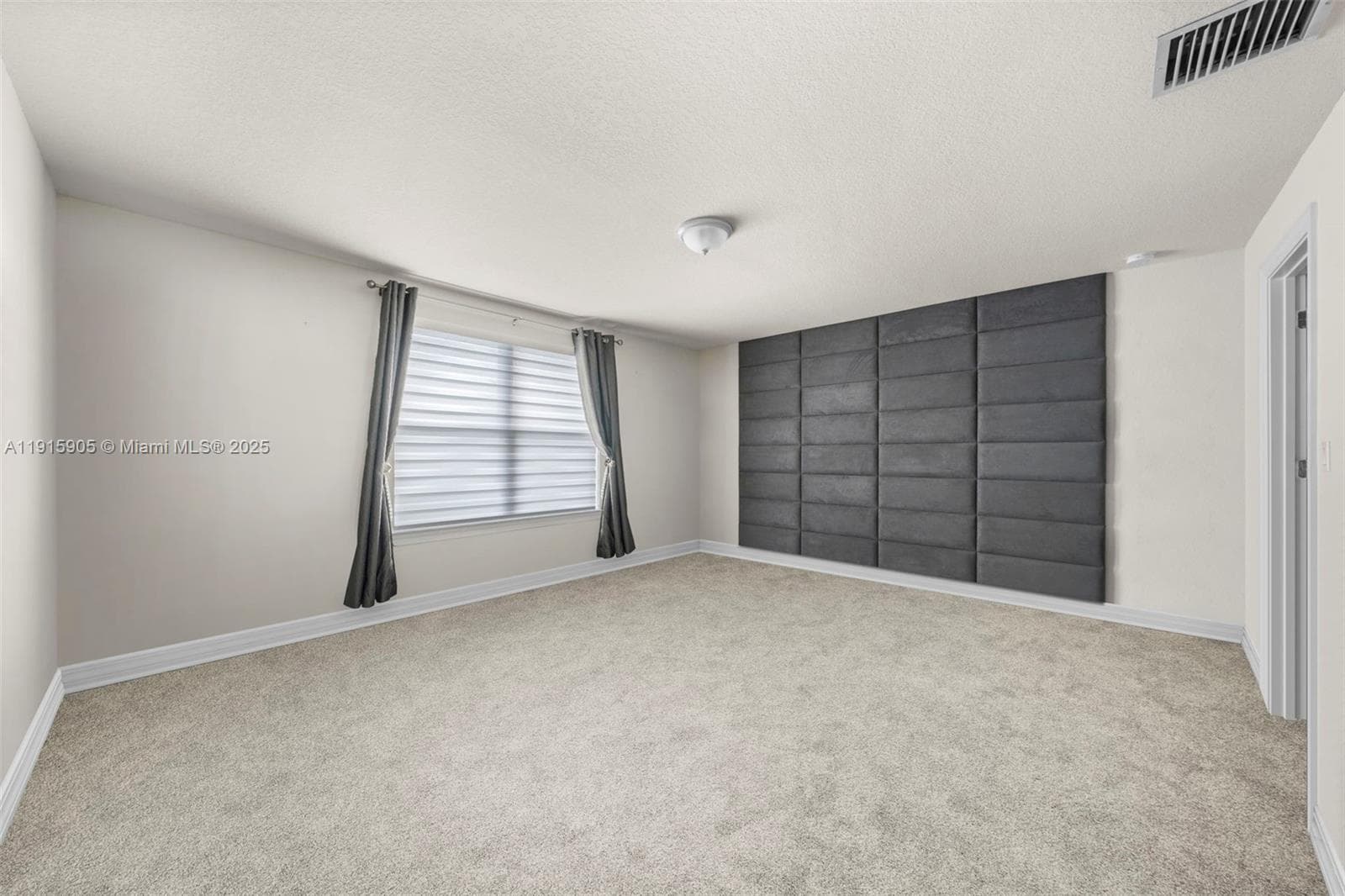 3142 Poinciana St photo 14