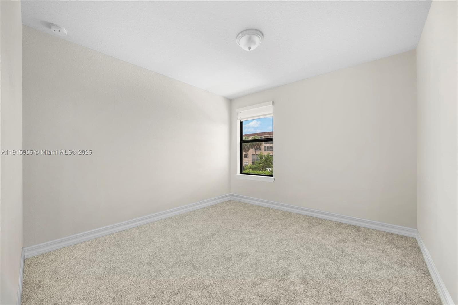 3142 Poinciana St photo 11