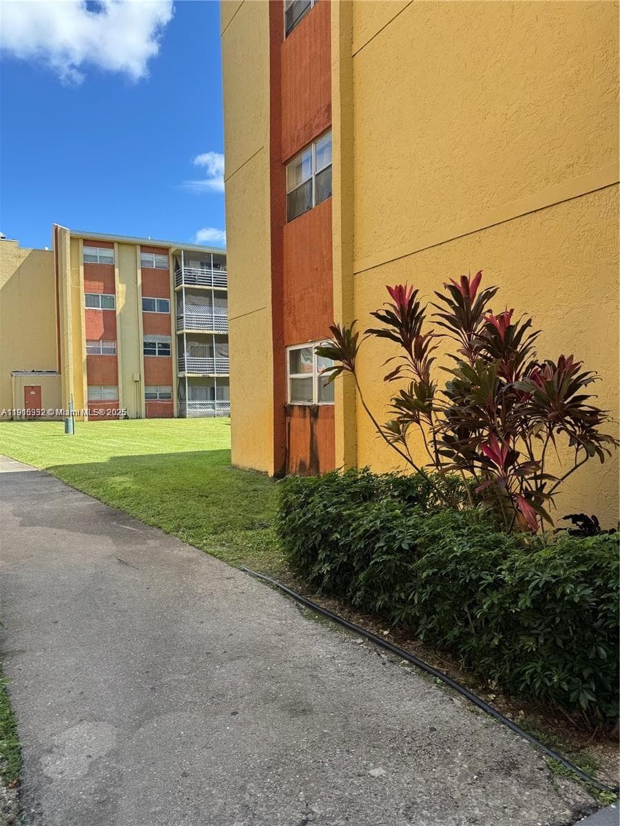 SUNSET HILLS I CONDOMINIU · #114 in Lauderdale Lakes - Photo 13