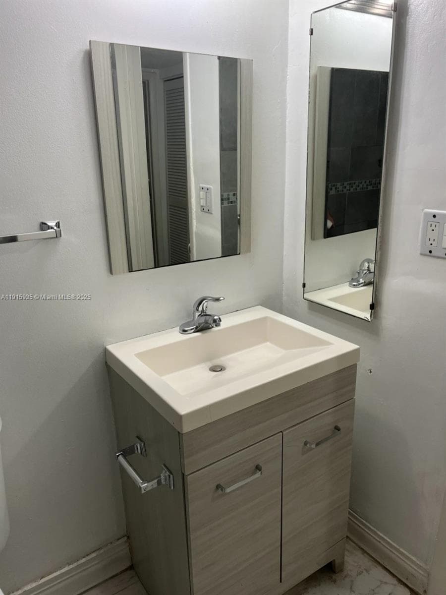 NORTHLAKE VLG AT CALIF CL · #102A in Miami - Photo 8