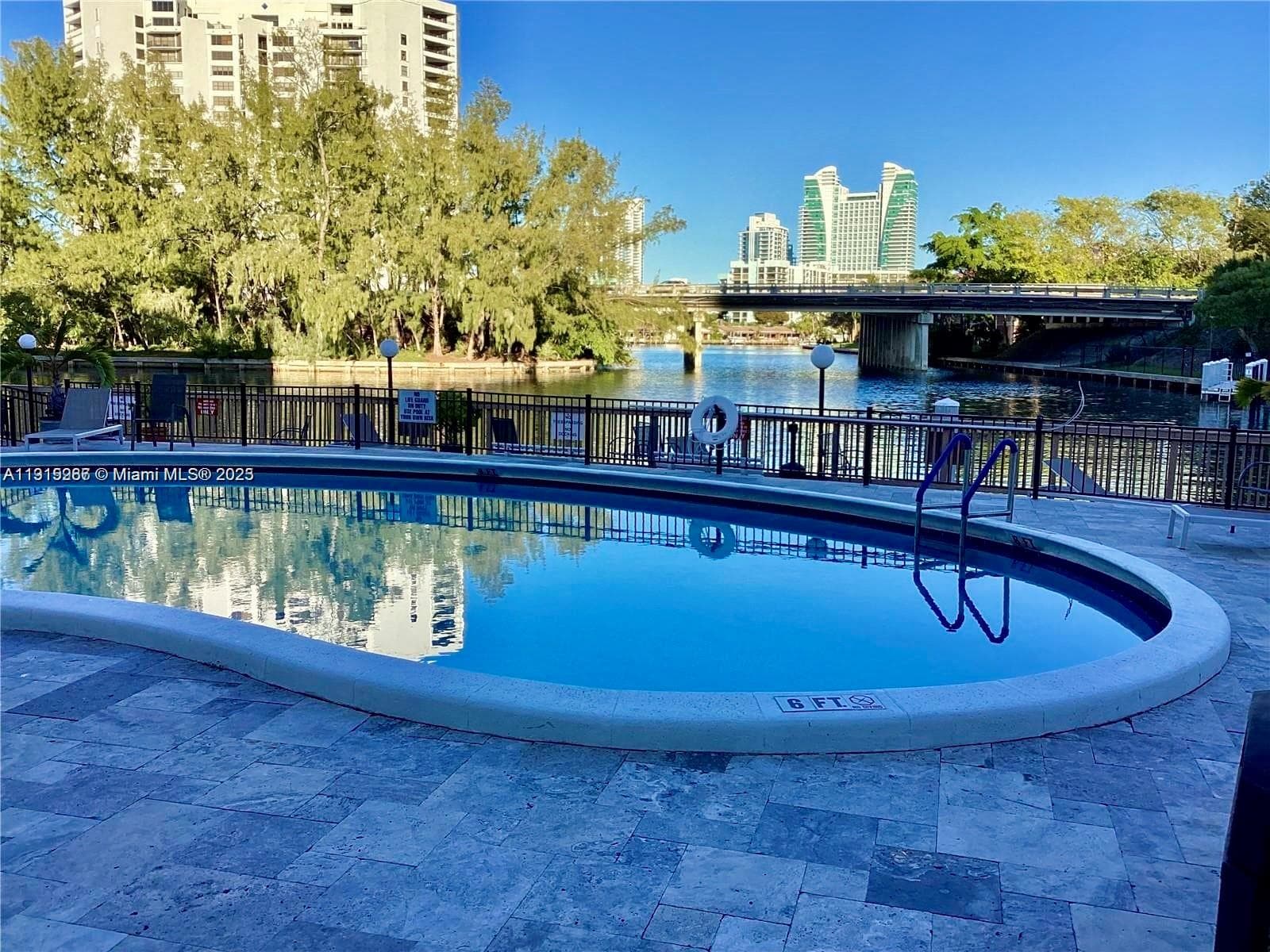 FAIRWAYS RIVIERA · #721 in Hallandale Beach - Photo 36