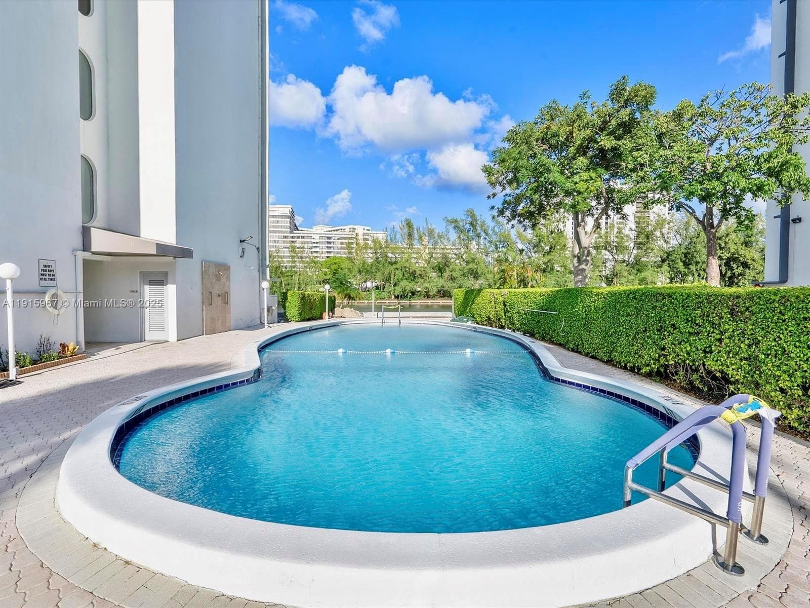 FAIRWAYS RIVIERA · #721 in Hallandale Beach - Photo 32