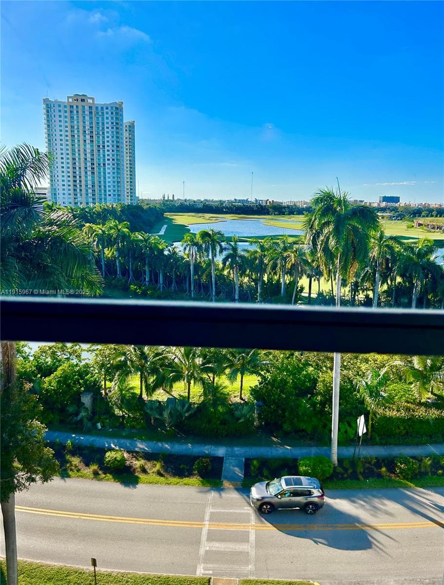 FAIRWAYS RIVIERA · #721 in Hallandale Beach - Photo 28