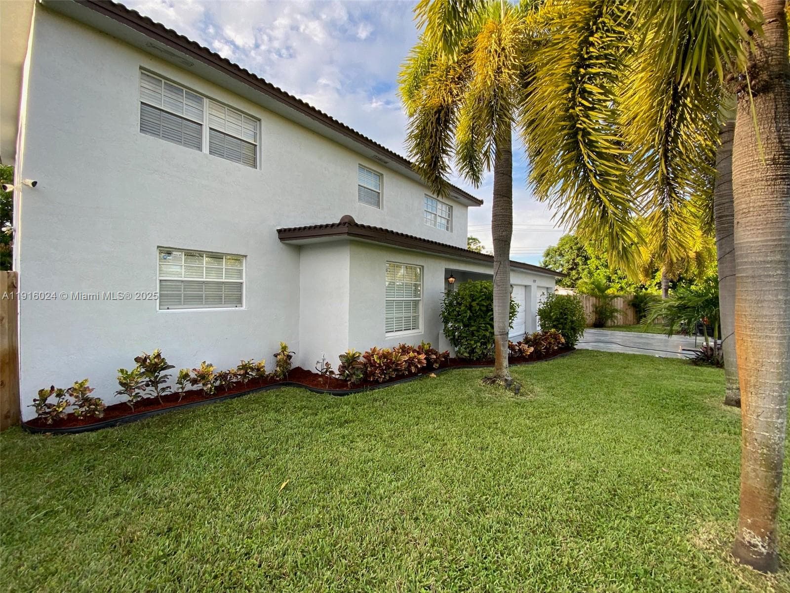 4297 NW 34th Ter photo 2