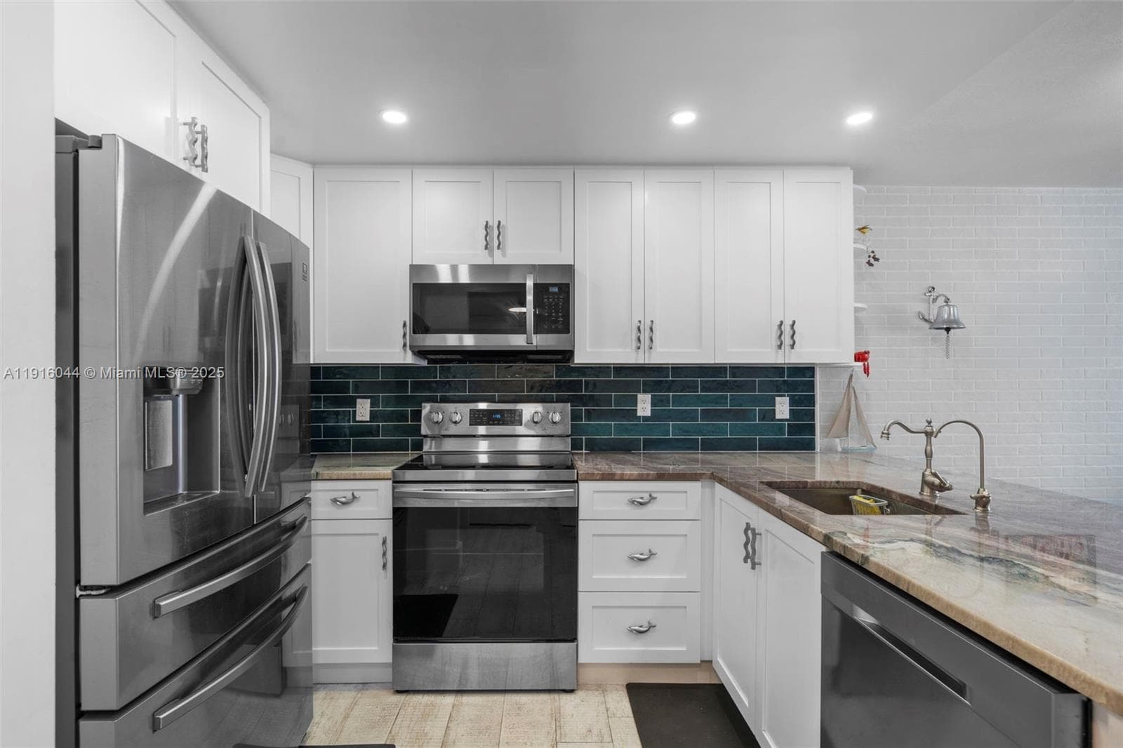 BAYVIEW TERR CONDO · #605 in Miami Beach - Photo 3