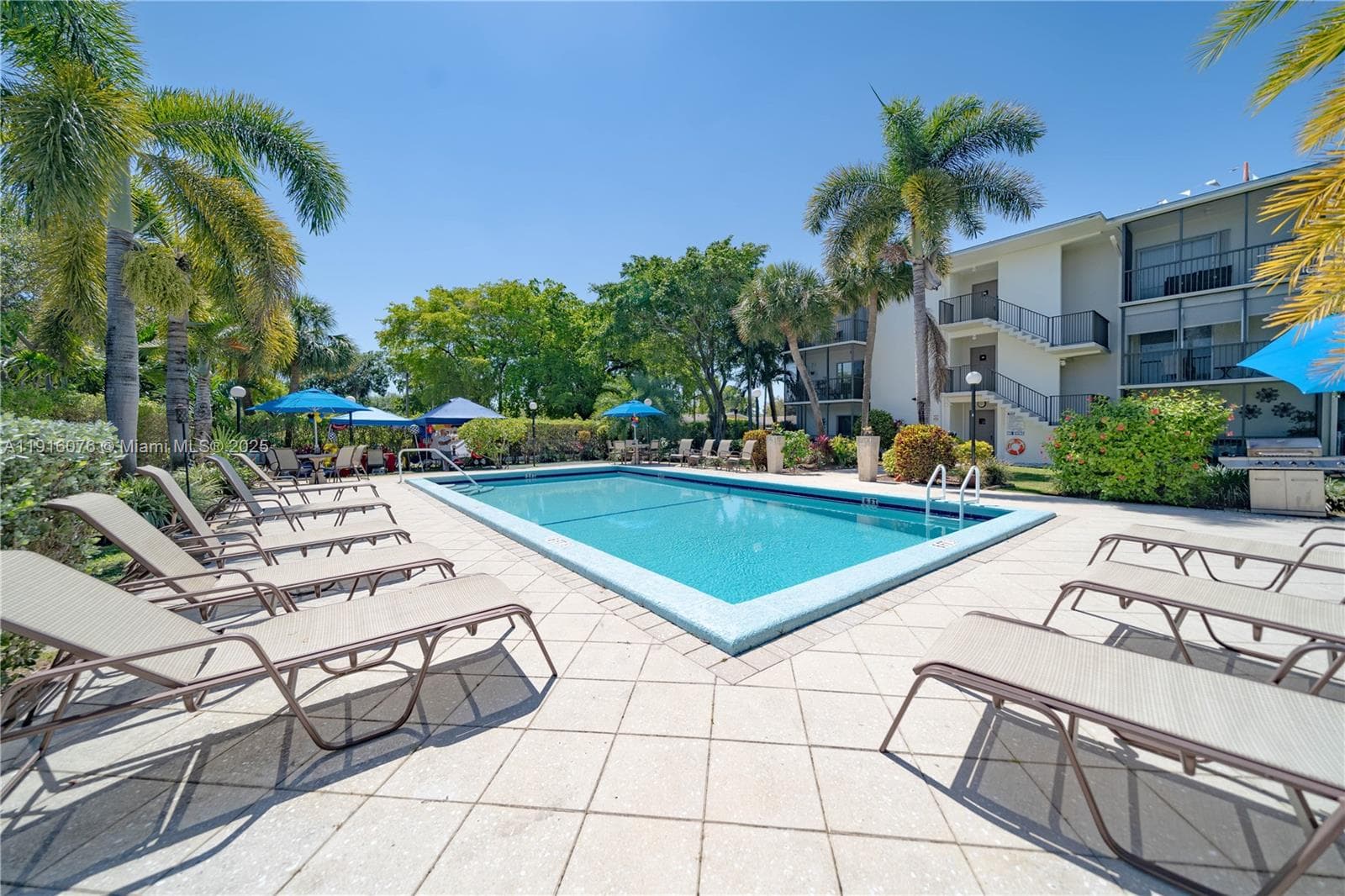 CASA BLANCA CONDO · #303 in Hallandale Beach - Photo 17