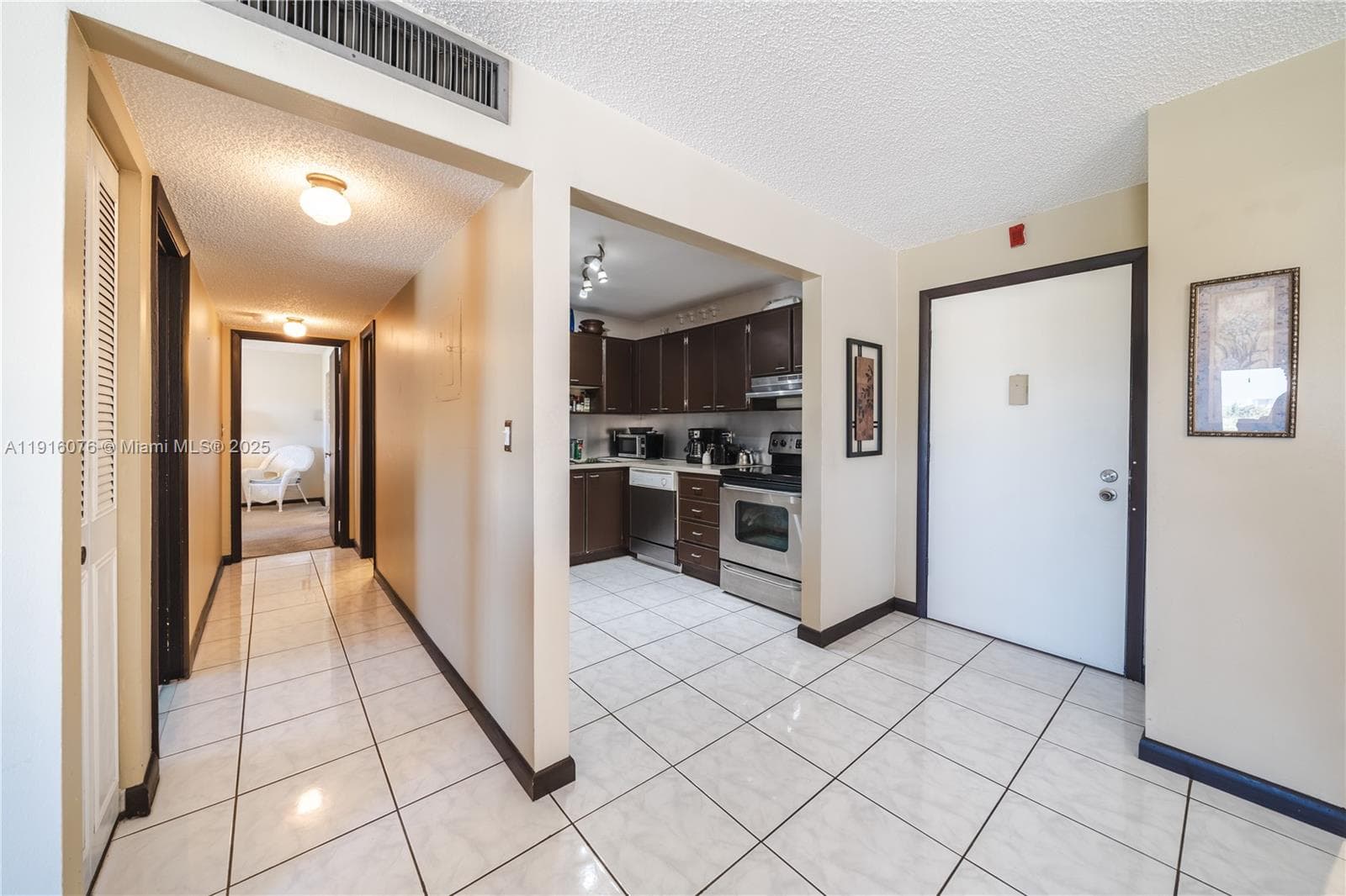 CASA BLANCA CONDO · #303 in Hallandale Beach - Photo 4