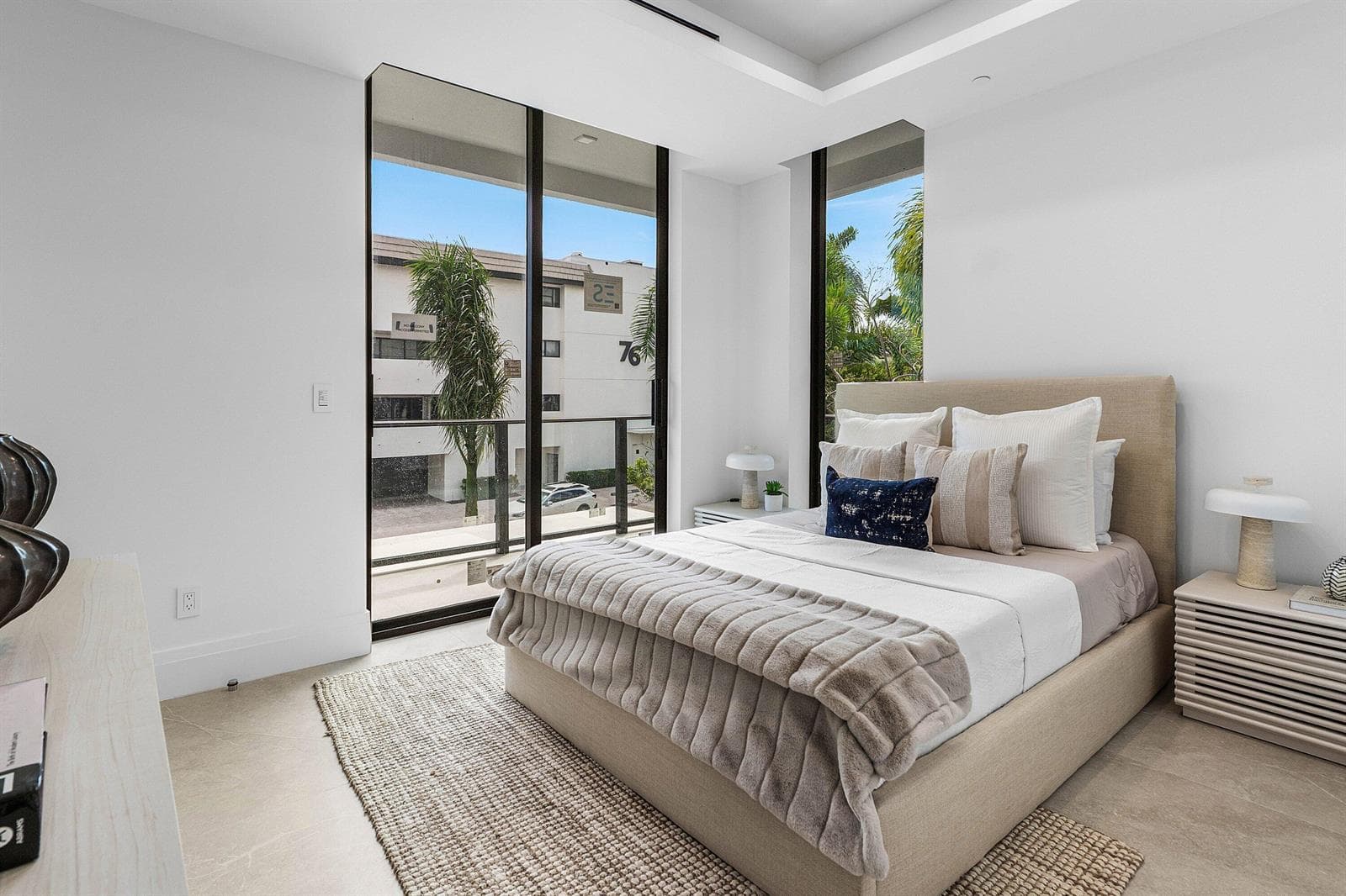019-87IsleofVeniceDrive-FortLauderdale-F