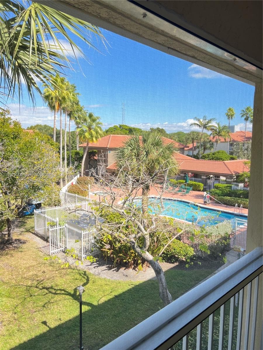 PINEHURST CLUB CONDO · #6-303 in Hollywood - Photo 12