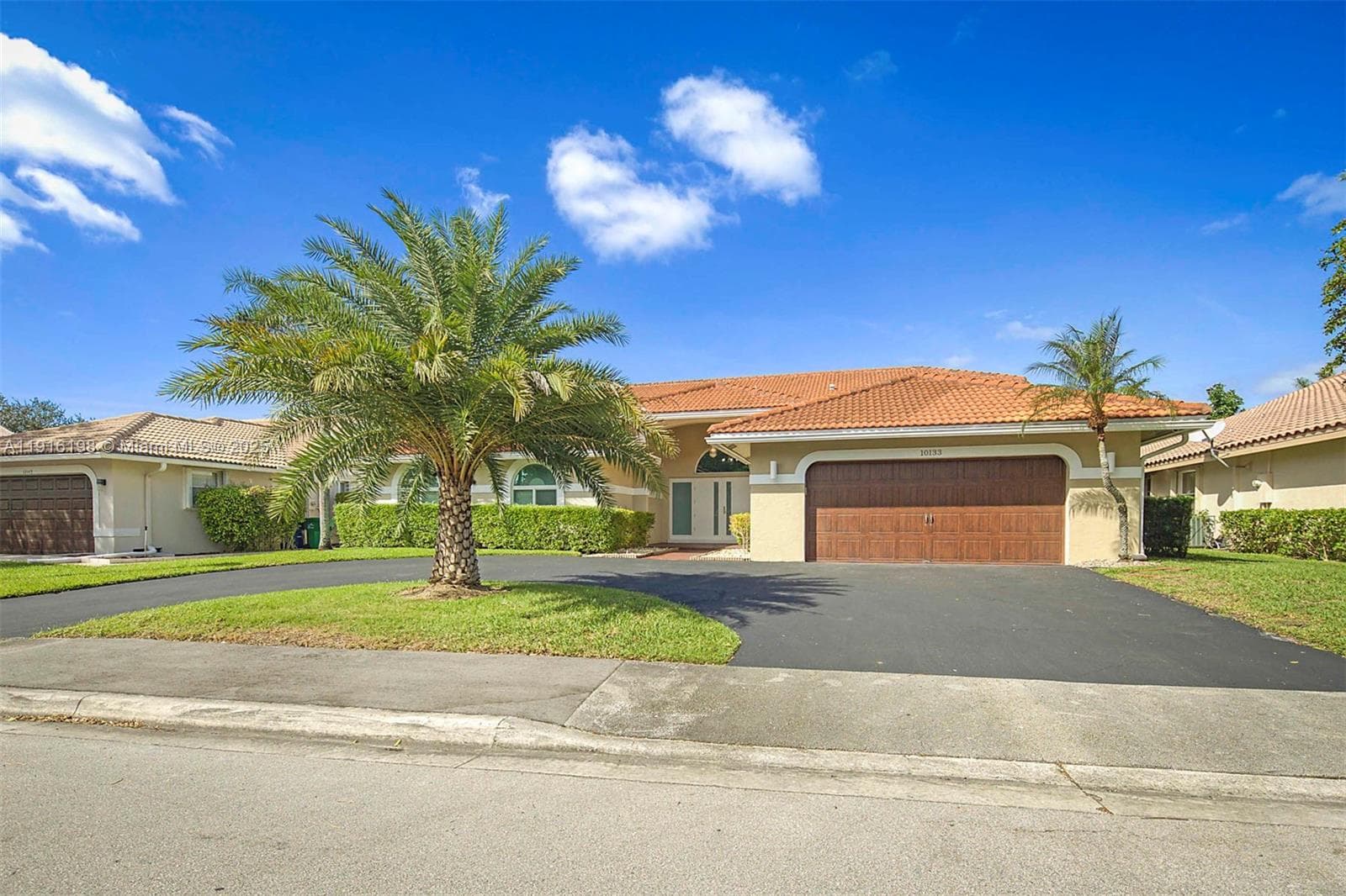 10133 NW 48th Dr photo 2