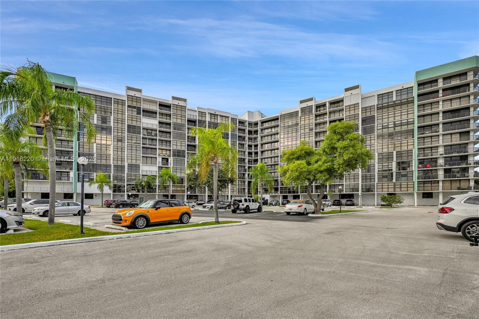 TOWERS OF OCEANVIEW · #605 in Hallandale Beach - Photo 20