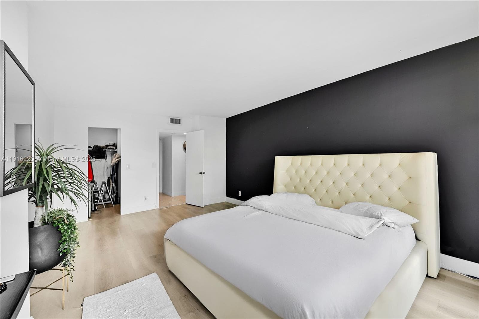 TOWERS OF OCEANVIEW · #605 in Hallandale Beach - Photo 14