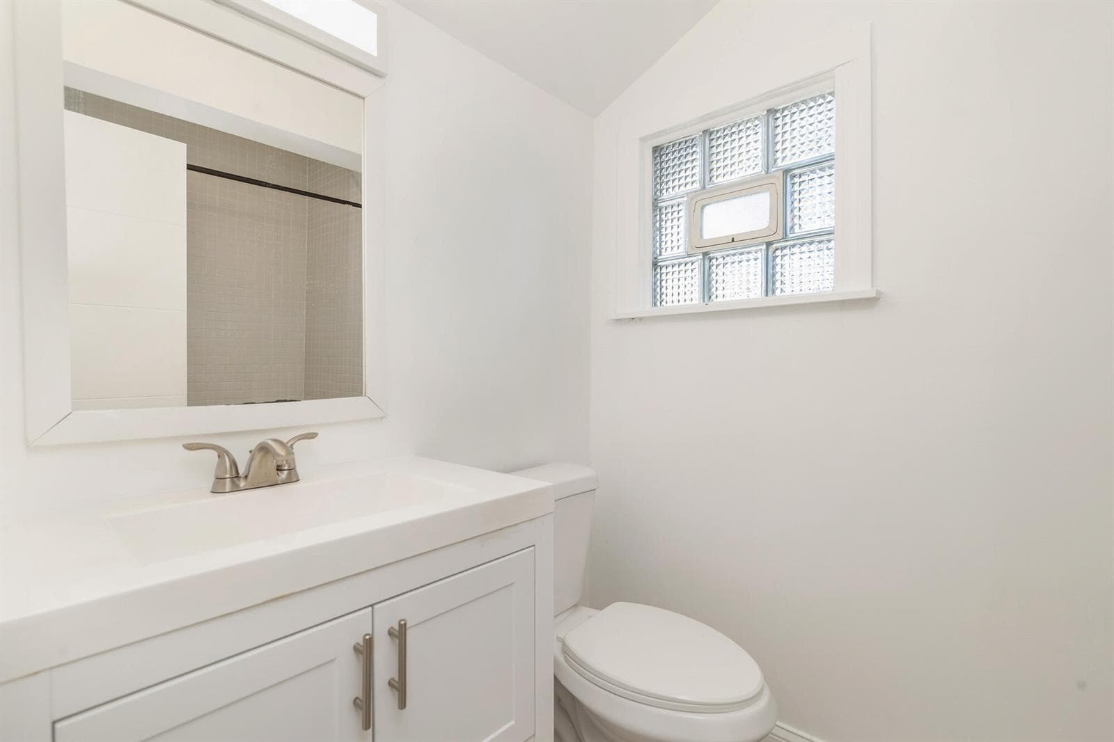 Guest Wing Bath