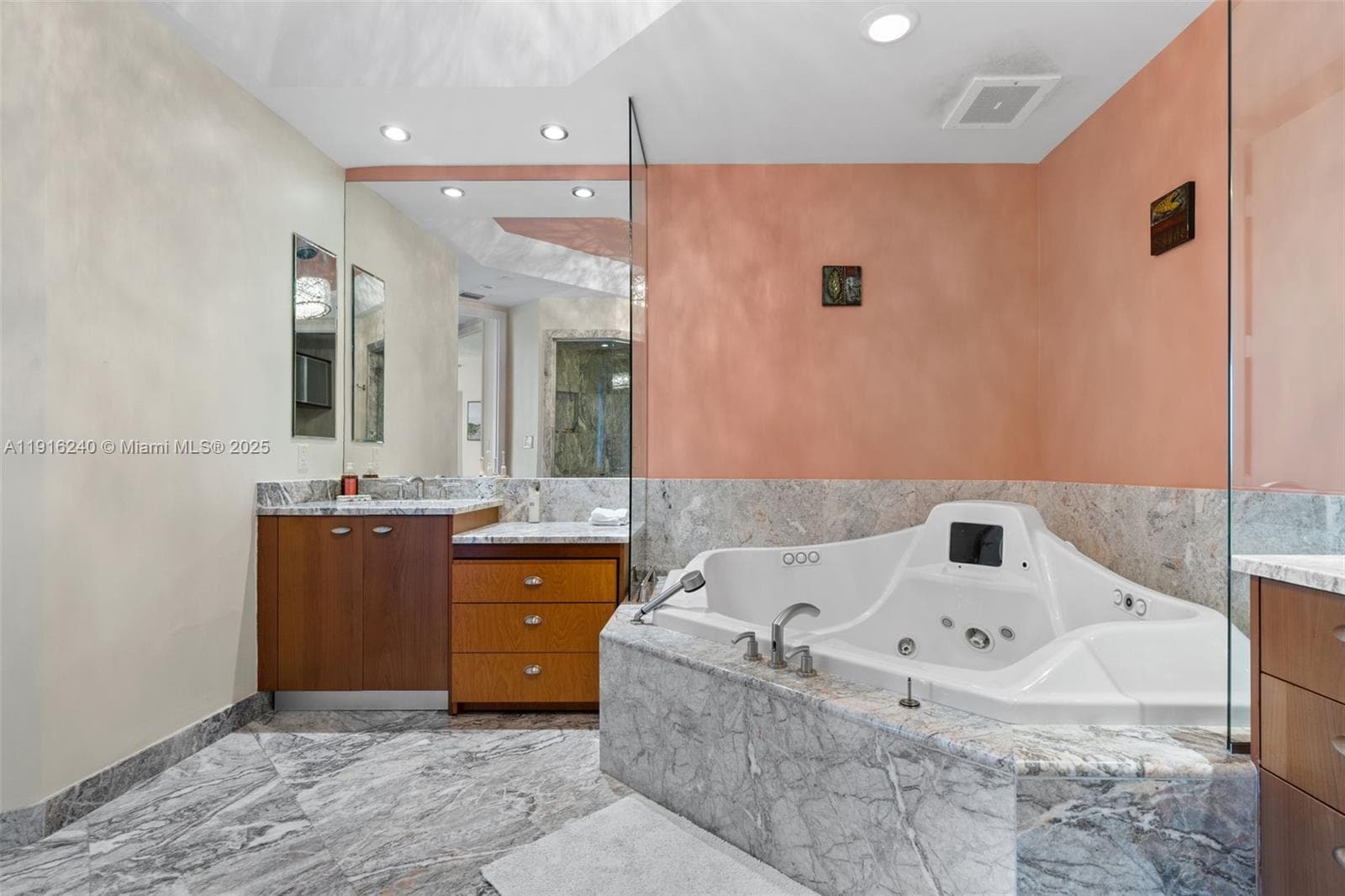Turnberry Ocean Colony · #1202 in Sunny Isles Beach - Photo 11