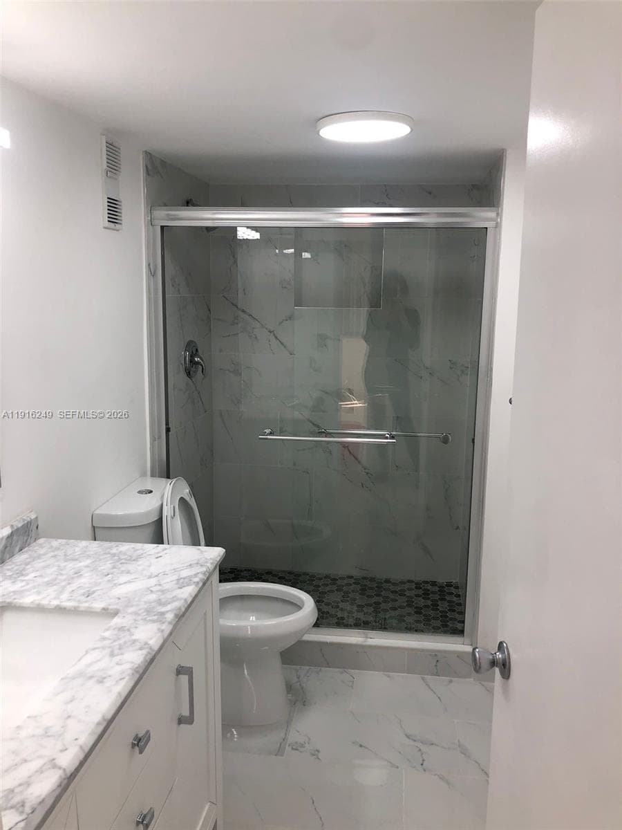Bathroom 2 - Bathtub