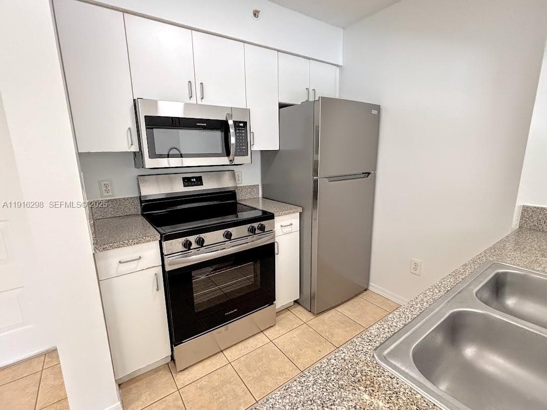PINEHURST CLUB CONDO · #3-206 in Hollywood - Photo 2
