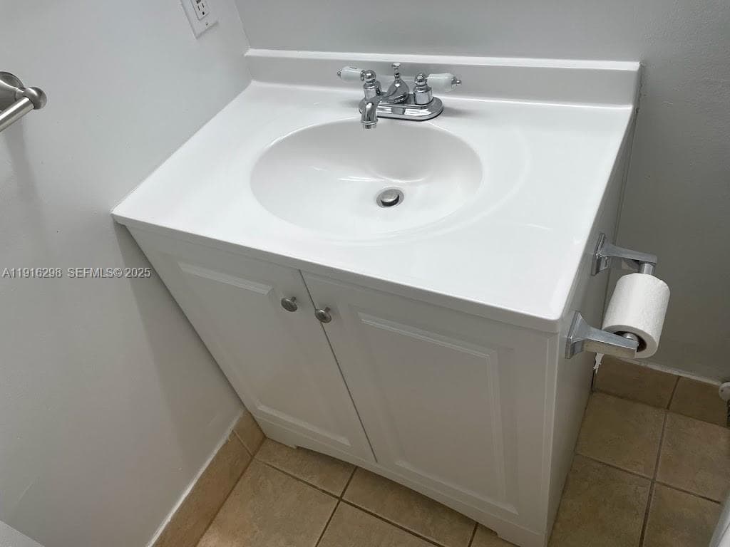 PINEHURST CLUB CONDO · #3-206 in Hollywood - Photo 13