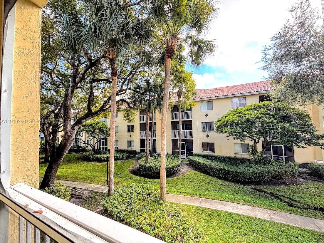 PINEHURST CLUB CONDO · #3-206 in Hollywood - Photo 26