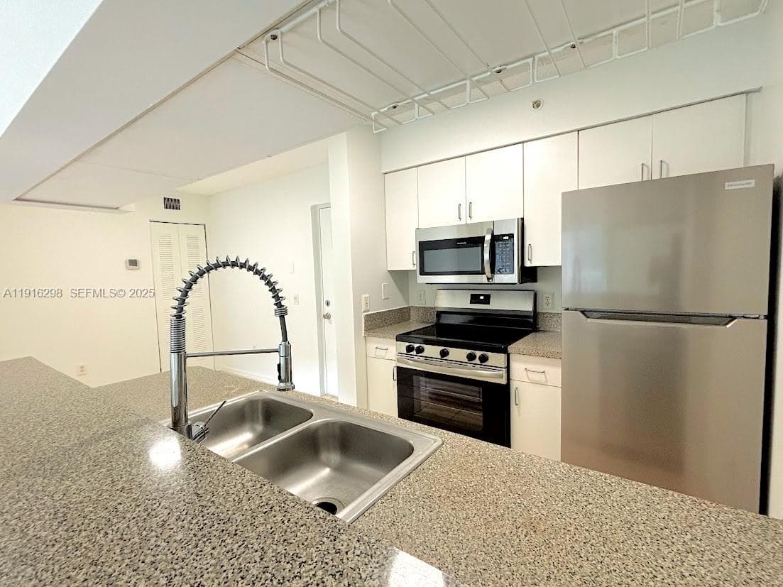 PINEHURST CLUB CONDO · #3-206 in Hollywood - Photo 1