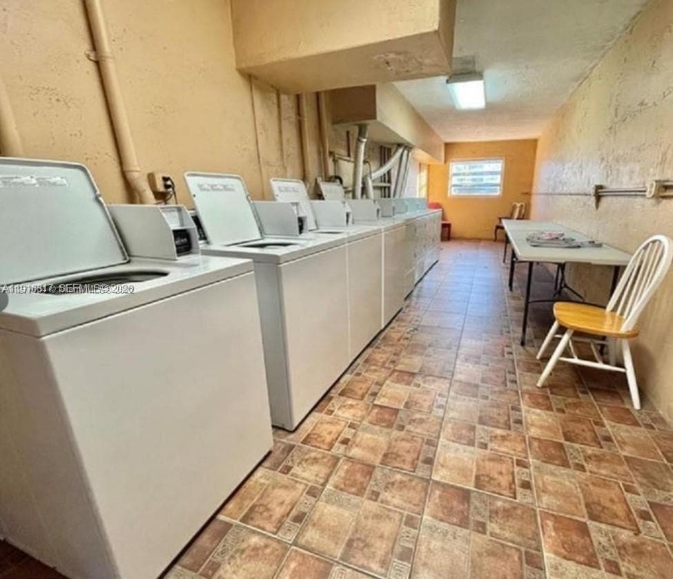 THE KENSINGTON CONDO · #316b in Hialeah - Photo 2