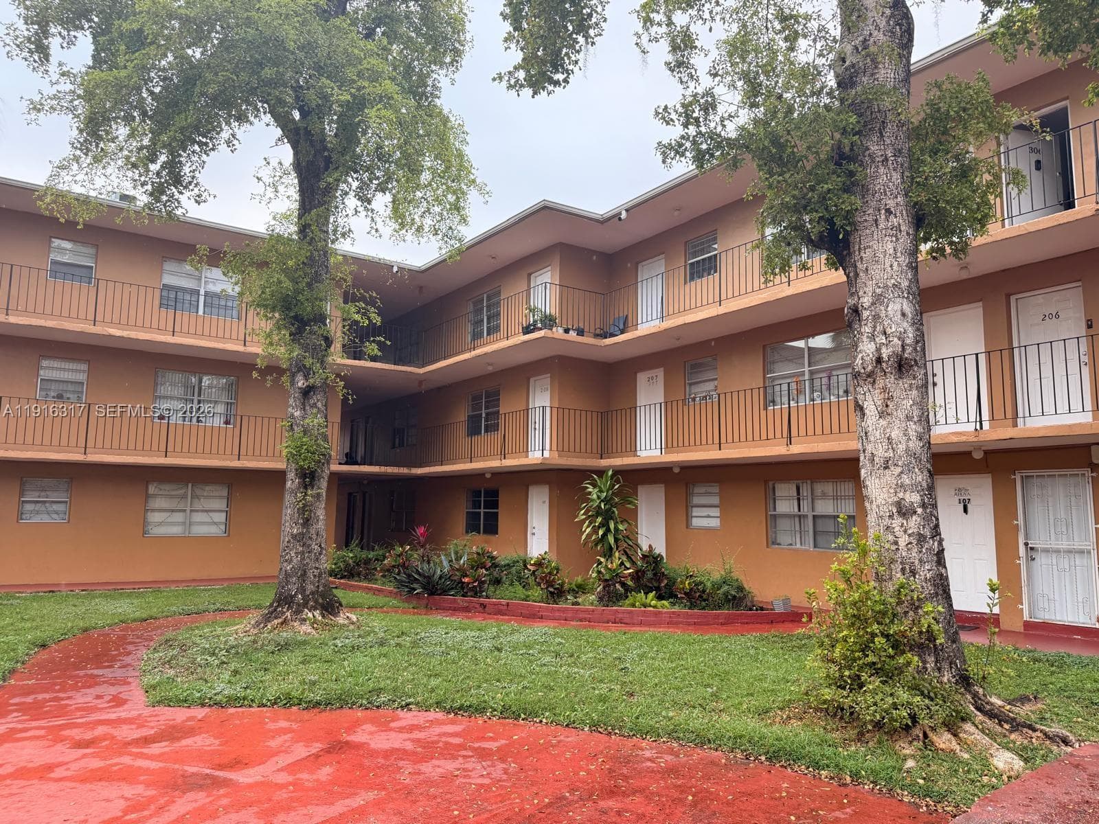THE KENSINGTON CONDO · #316b in Hialeah - Photo 3