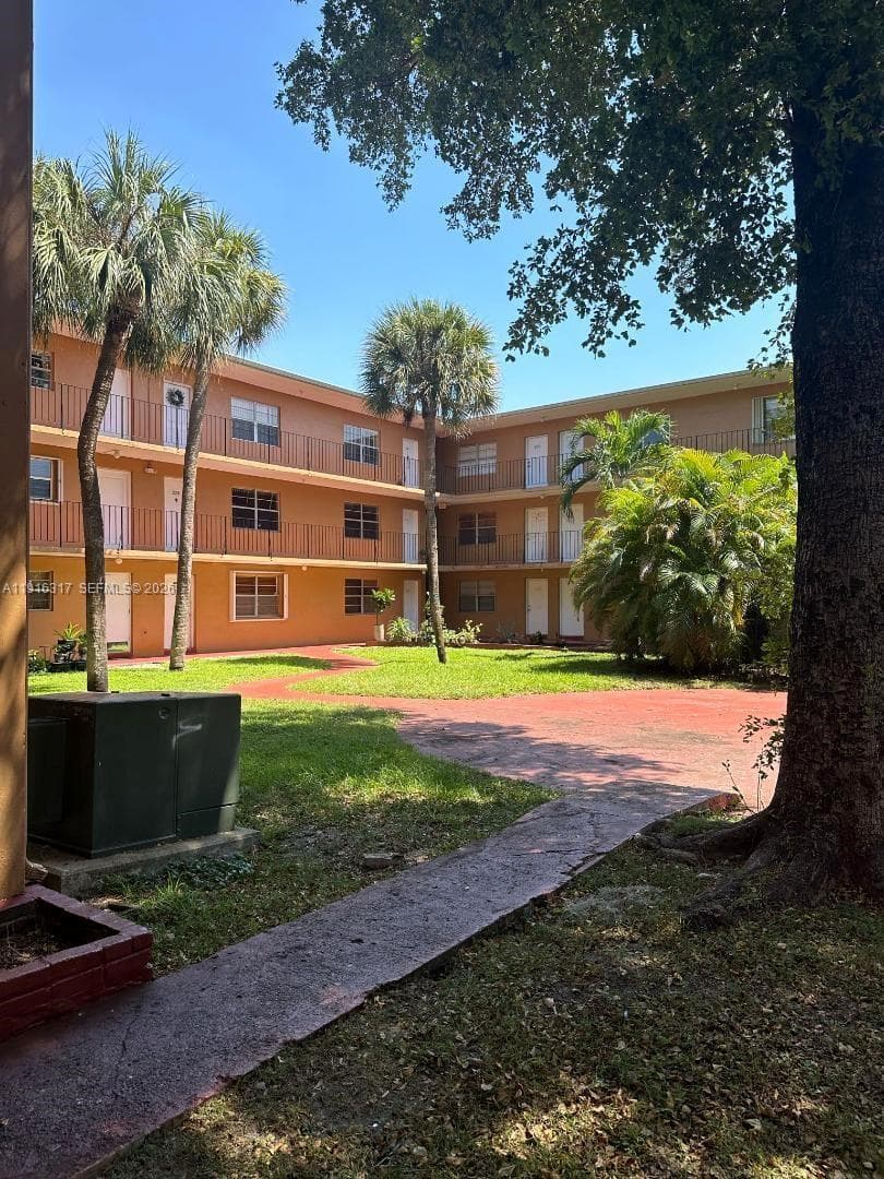 THE KENSINGTON CONDO · #316b in Hialeah - Photo 8