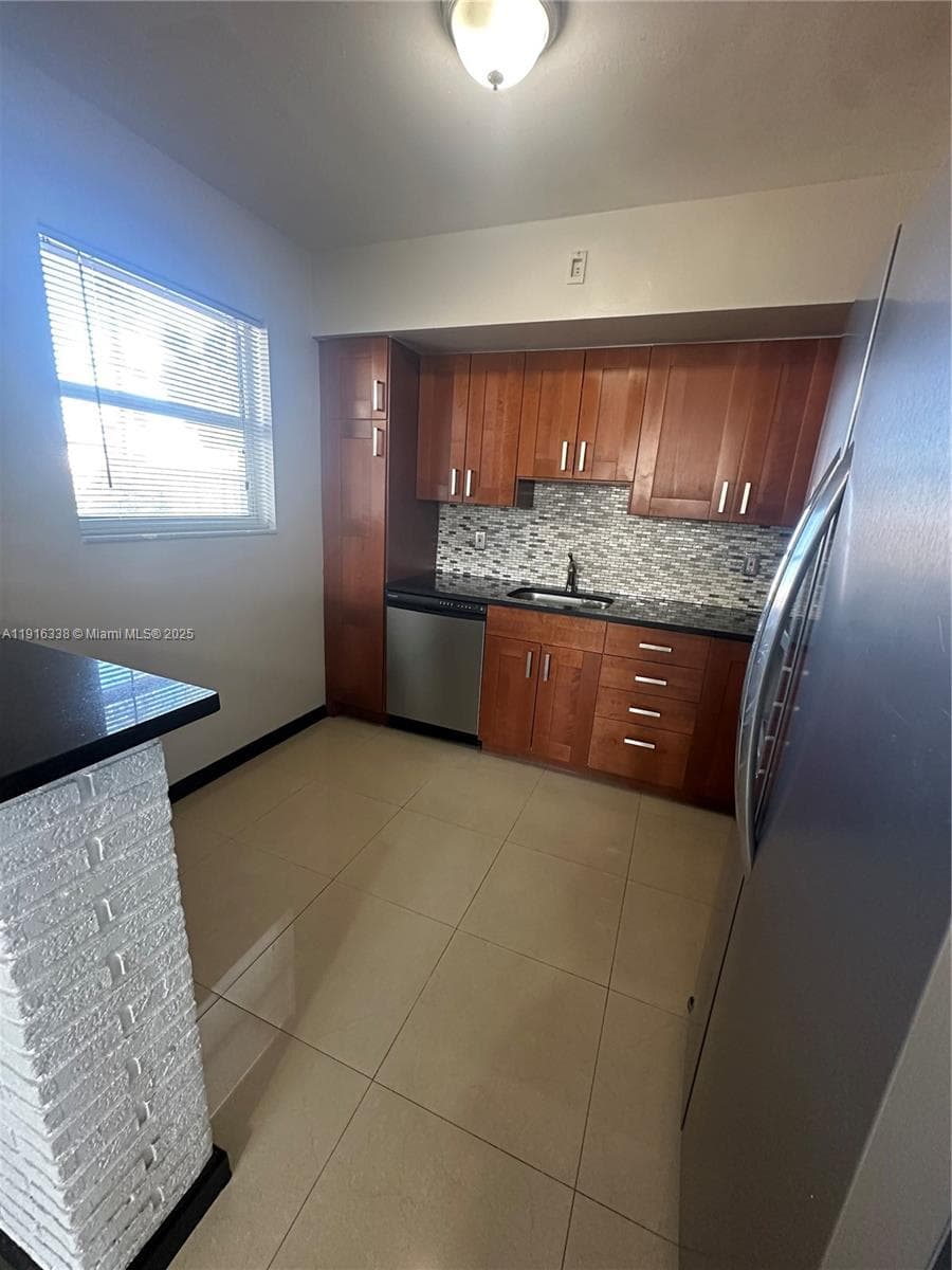 2421 N 57th Ter #0 photo 7