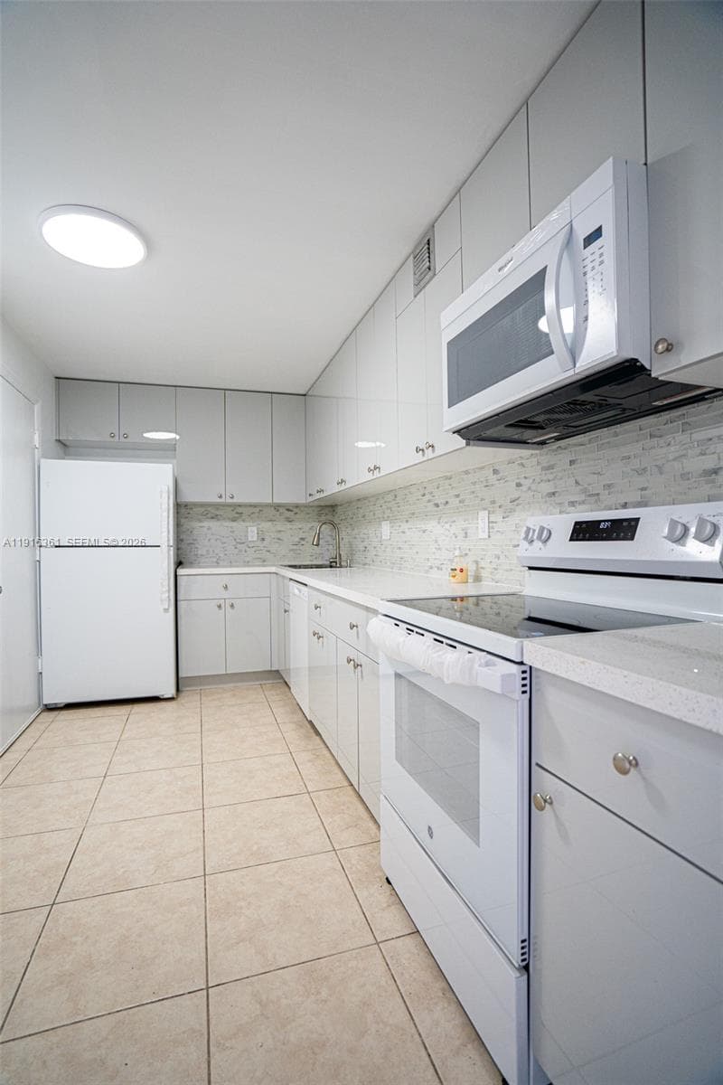 PLAZA TOWERS SOUTH · #1509 in Hallandale Beach - Photo 3