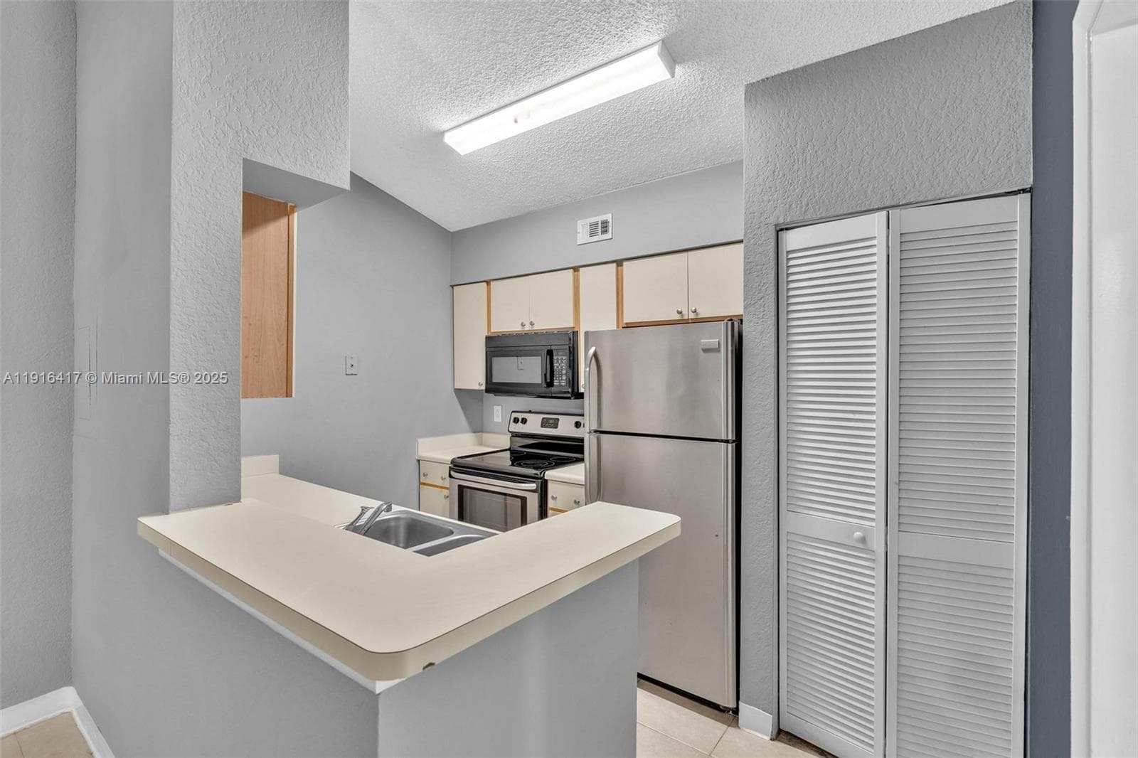 LAKEVIEW CLUB CONDO · #313 in Oakland Park - Photo 6