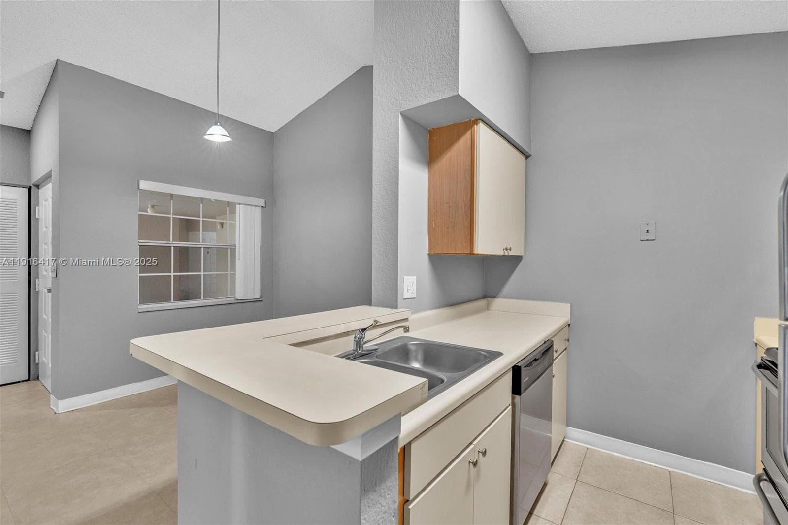 LAKEVIEW CLUB CONDO · #313 in Oakland Park - Photo 7