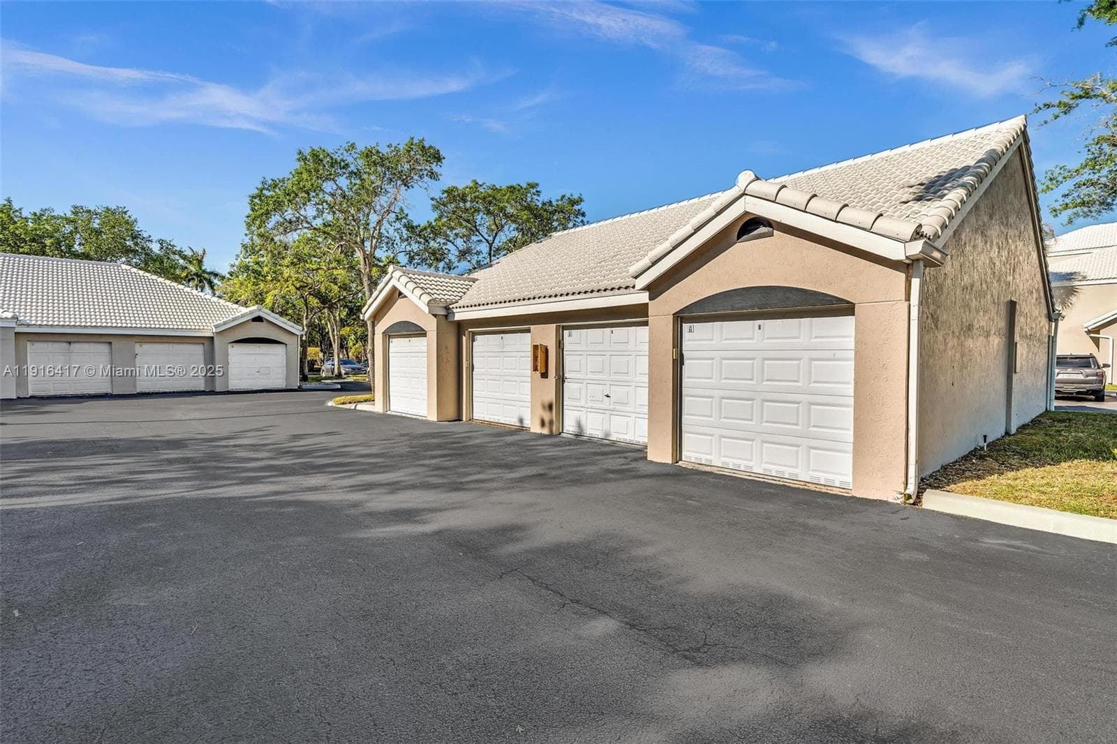 LAKEVIEW CLUB CONDO · #313 in Oakland Park - Photo 39