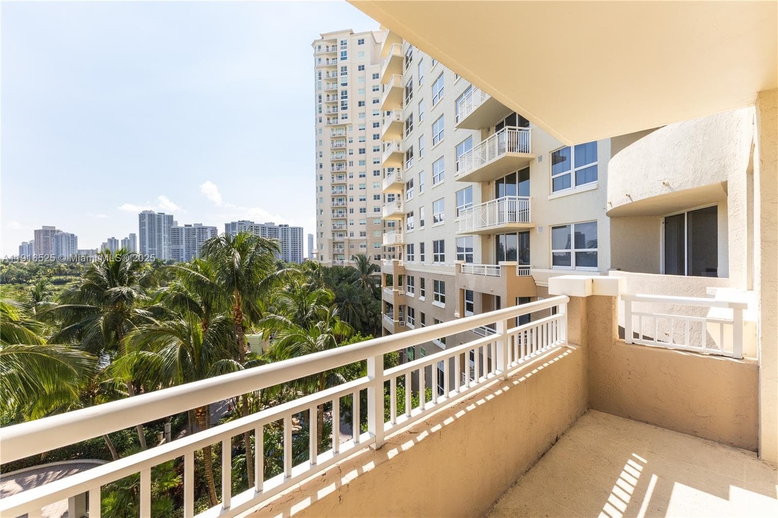 TURNBERRY ON THE GREEN CO · #515 in Aventura - Photo 17
