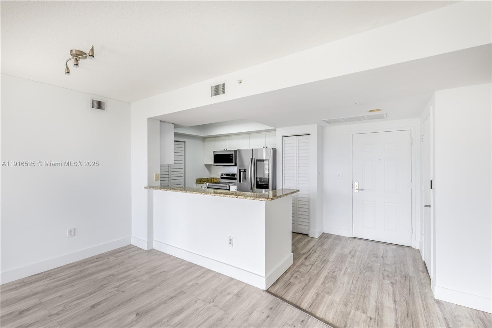 TURNBERRY ON THE GREEN CO · #515 in Aventura - Photo 3