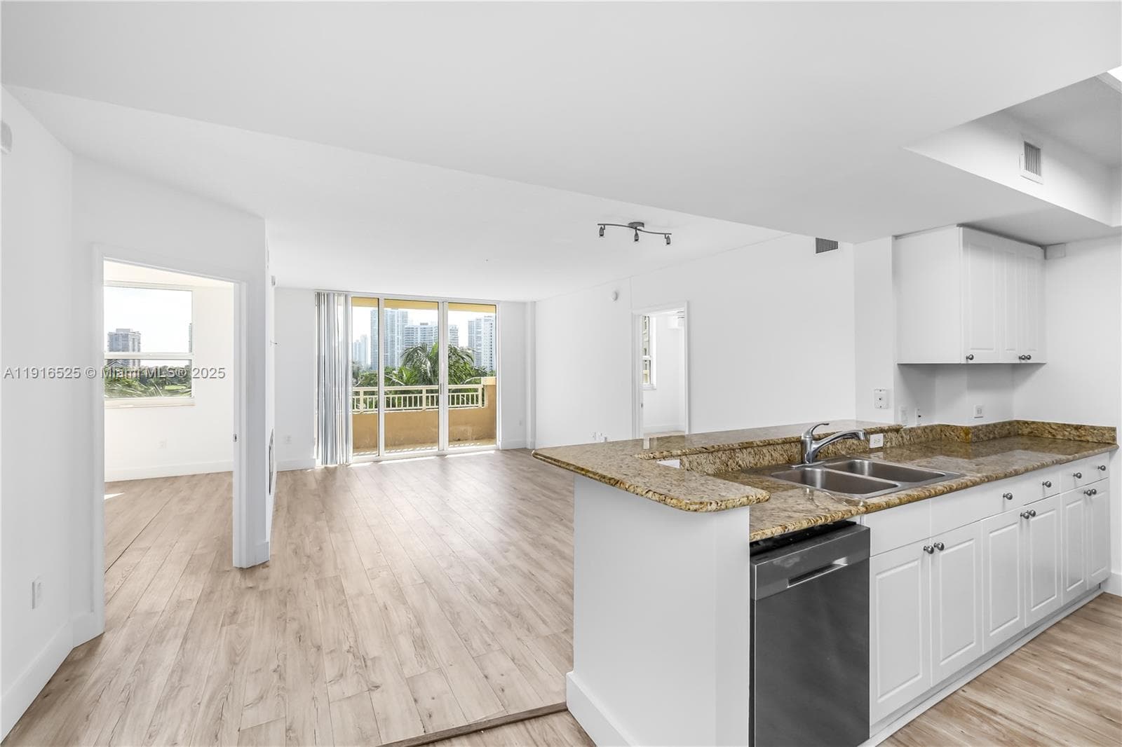 TURNBERRY ON THE GREEN CO · #515 in Aventura - Photo 1