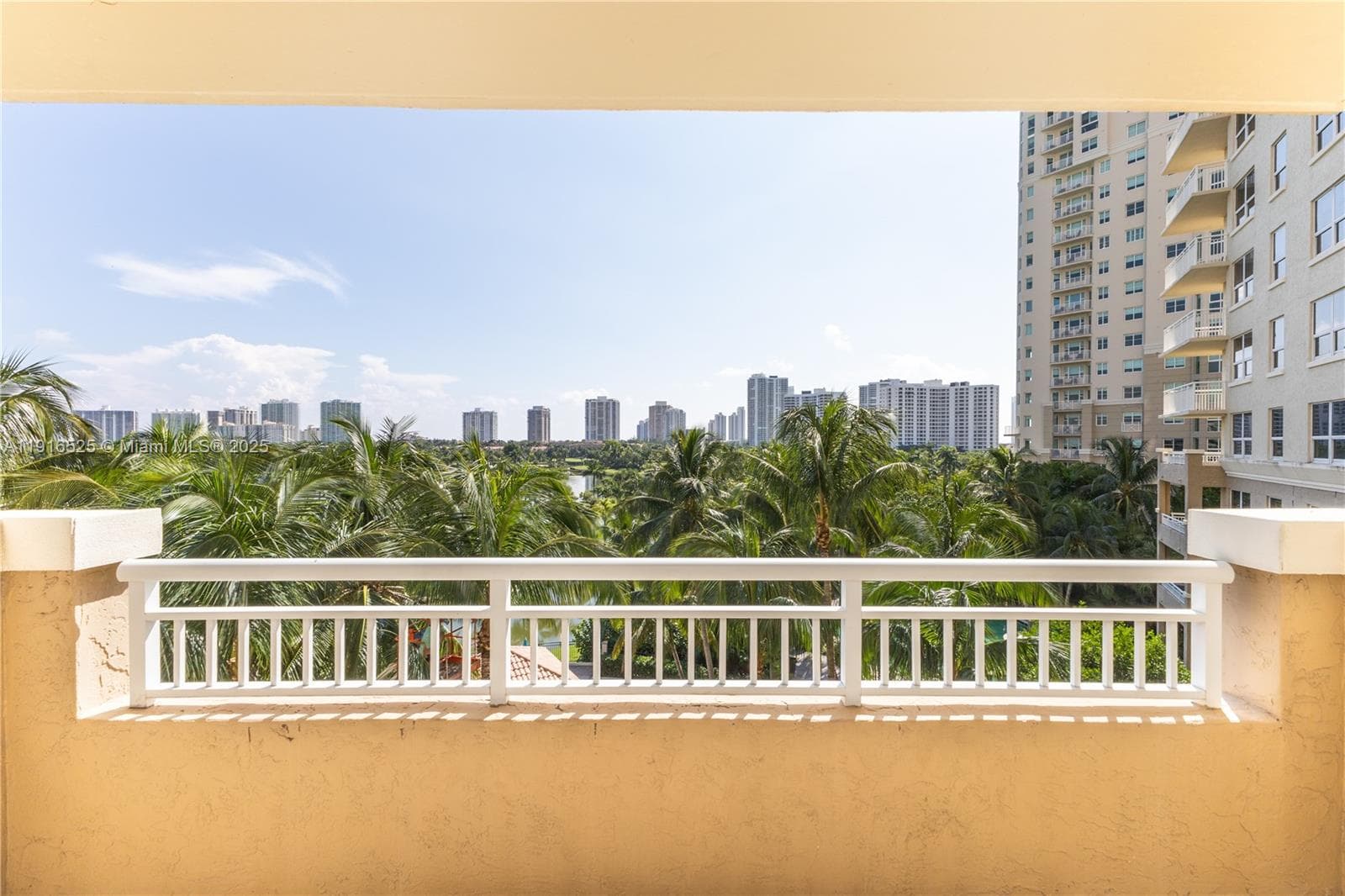 TURNBERRY ON THE GREEN CO · #515 in Aventura - Photo 18