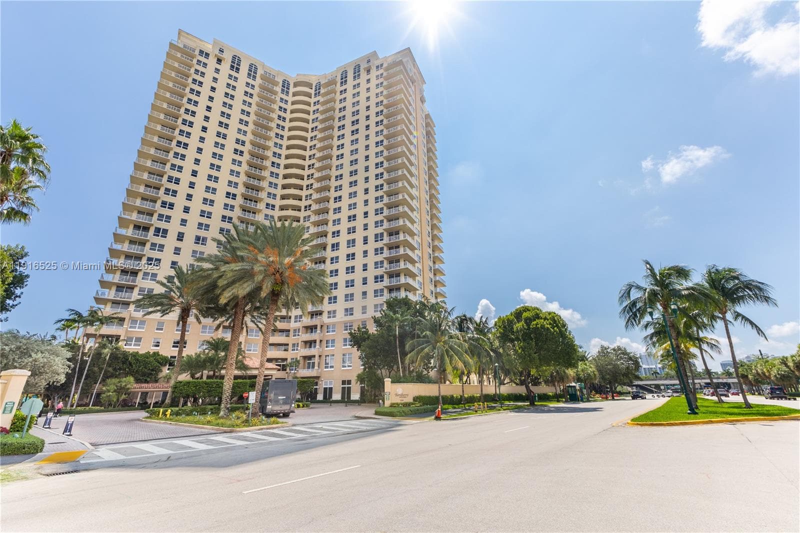 TURNBERRY ON THE GREEN CO · #515 in Aventura - Photo 39