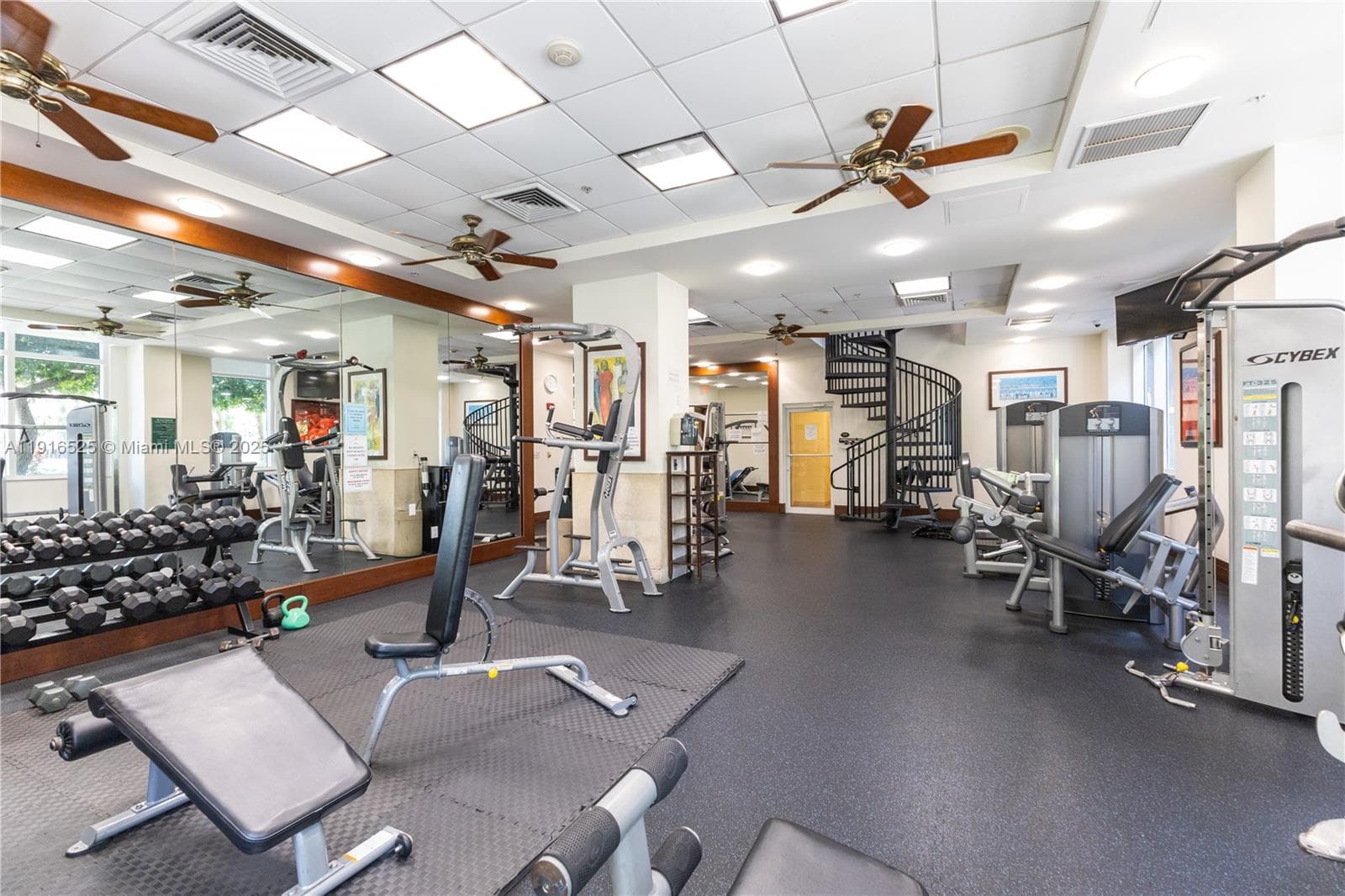 TURNBERRY ON THE GREEN CO · #515 in Aventura - Photo 29