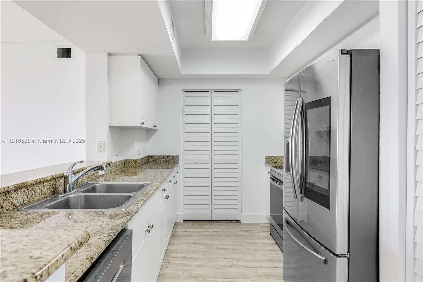 TURNBERRY ON THE GREEN CO · #515 in Aventura - Photo 4