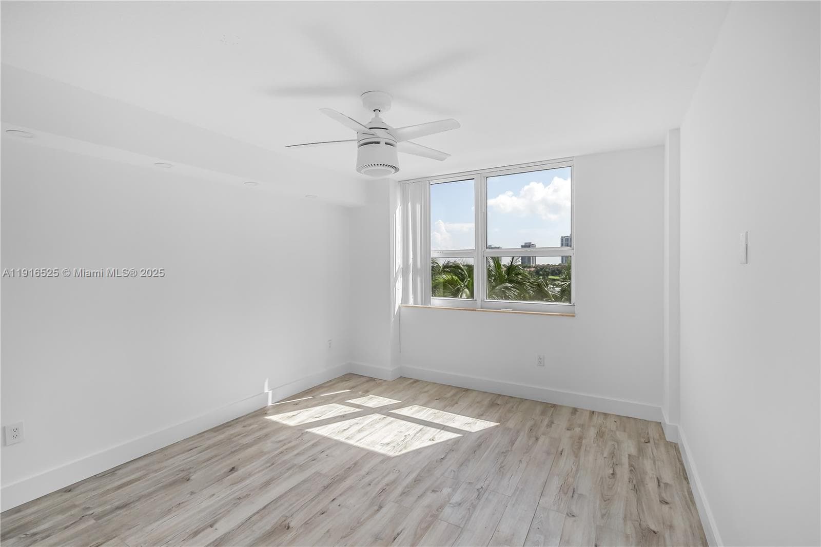 TURNBERRY ON THE GREEN CO · #515 in Aventura - Photo 8