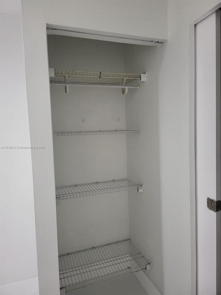HEMINGWAY VILLA CONDO · #203 in Miami - Photo 3