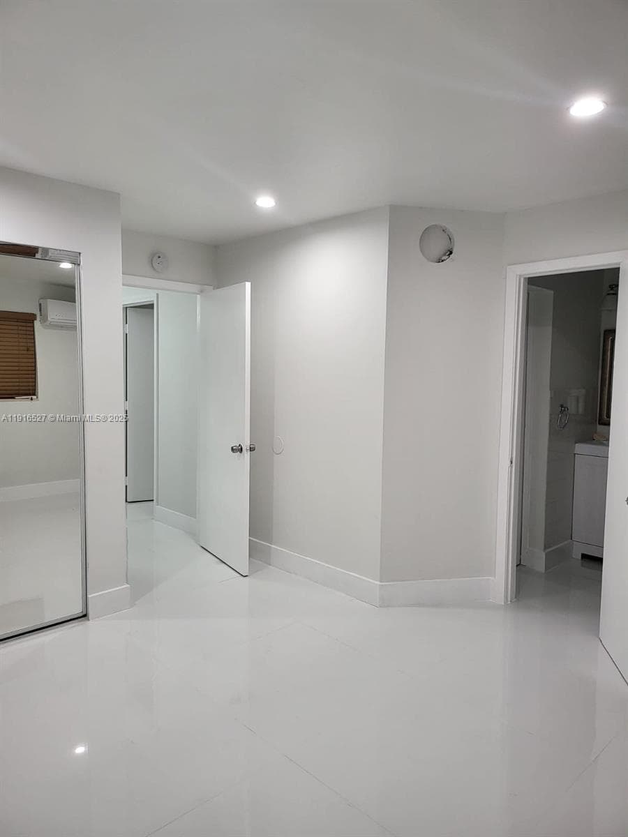 HEMINGWAY VILLA CONDO · #203 in Miami - Photo 1