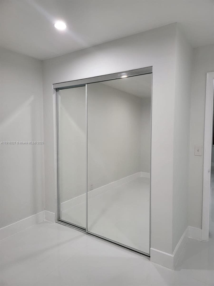 HEMINGWAY VILLA CONDO · #203 in Miami - Photo 4