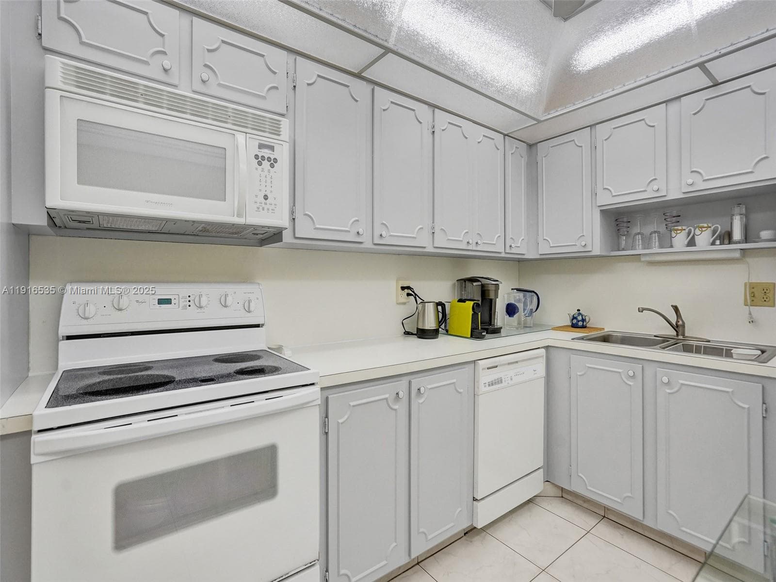 ASHLEIGH HOUSE CONDO · #603 in Hallandale Beach - Photo 3