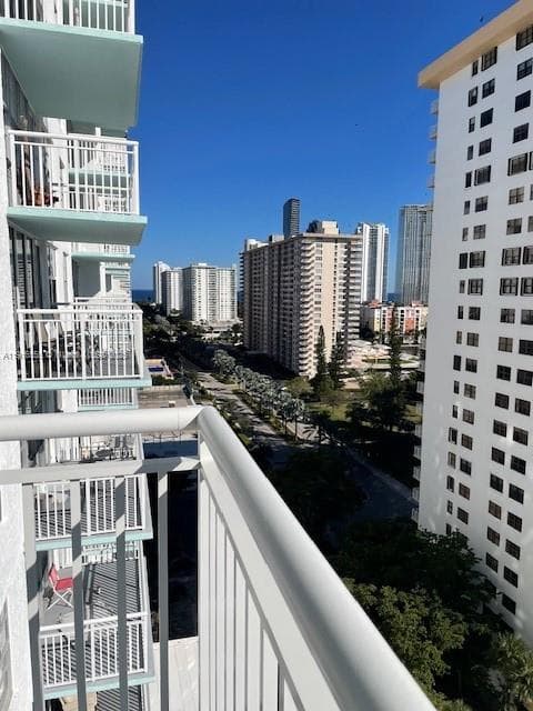 WINSTON TOWER · #1605 in Sunny Isles Beach - Photo 16