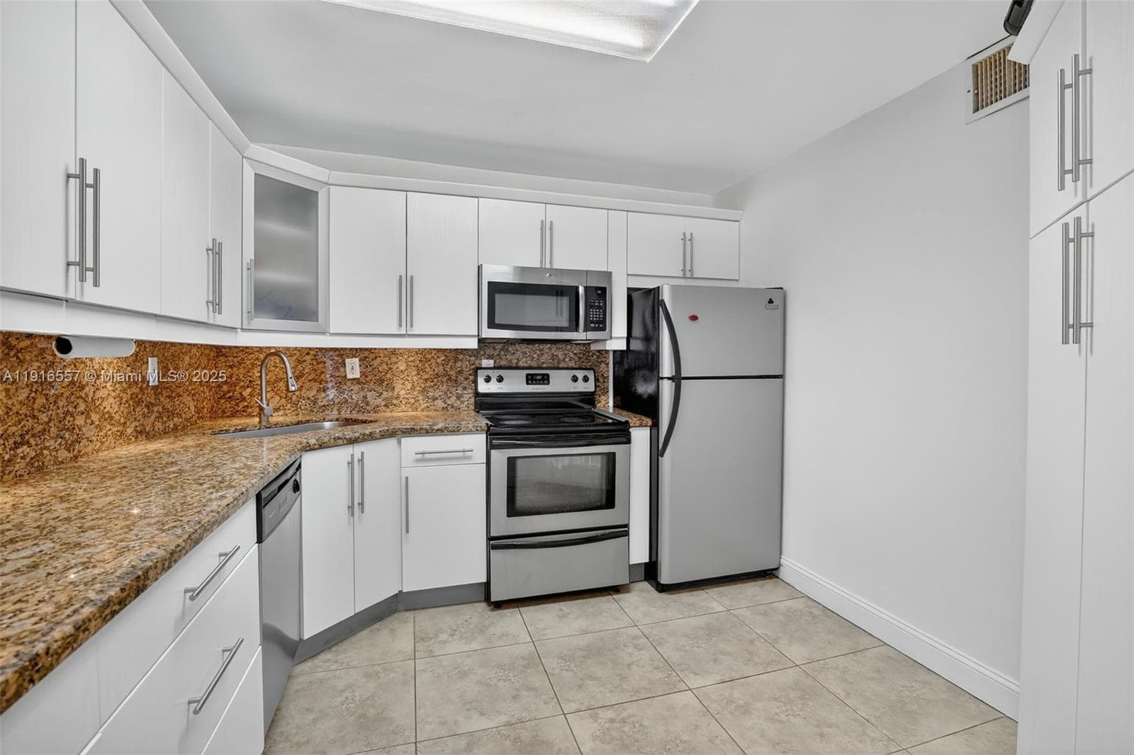 COMMODORE PLAZA CONDO · #506 in Aventura - Photo 4