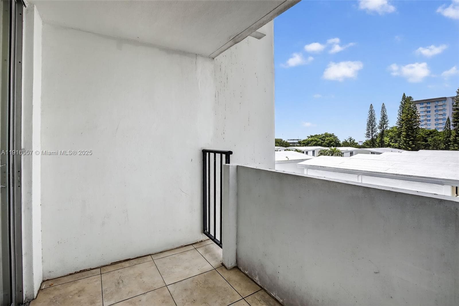 COMMODORE PLAZA CONDO · #506 in Aventura - Photo 25